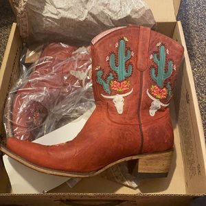 Junk Gypsy. Bramble Rose. Size 11